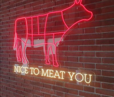 Neon reklamowy dla Meat Maniacy